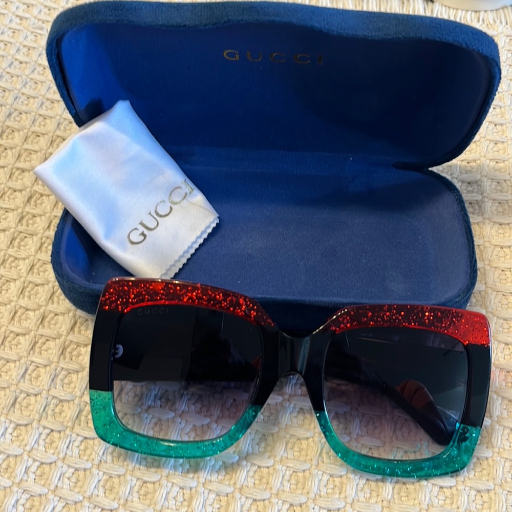 Women- Gucci sunglasses